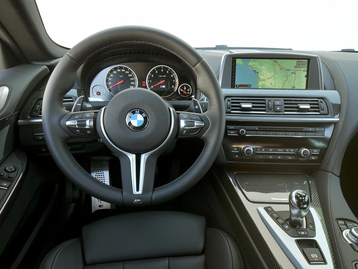 BMW M6 III (F06/F13/F12) — Sükan