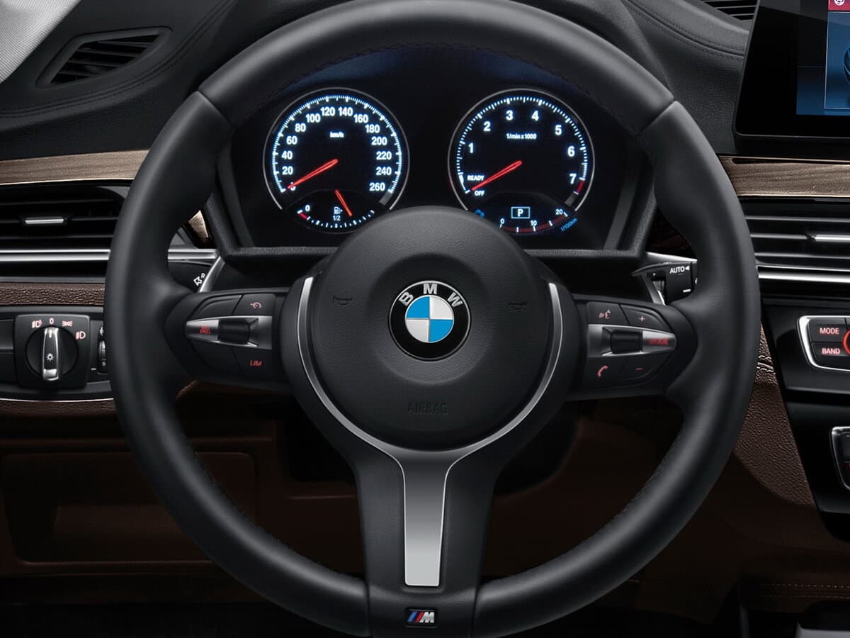 BMW X1 II (F48) Restayling — Sükan