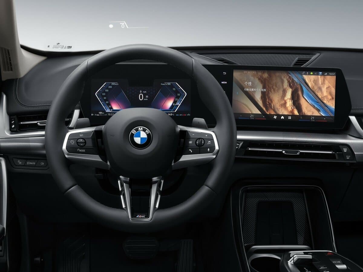 BMW X1 III (U11/U12) — Sükan