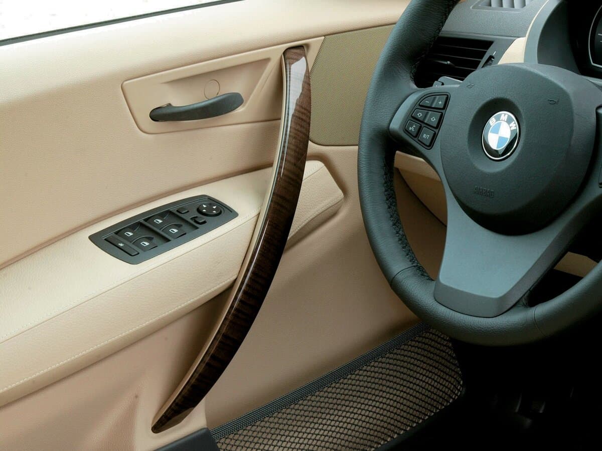 BMW X3 I (E83) — Qapı