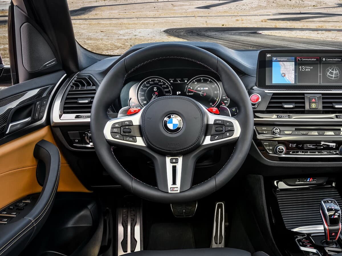 BMW X3 M I (F97) — Sükan