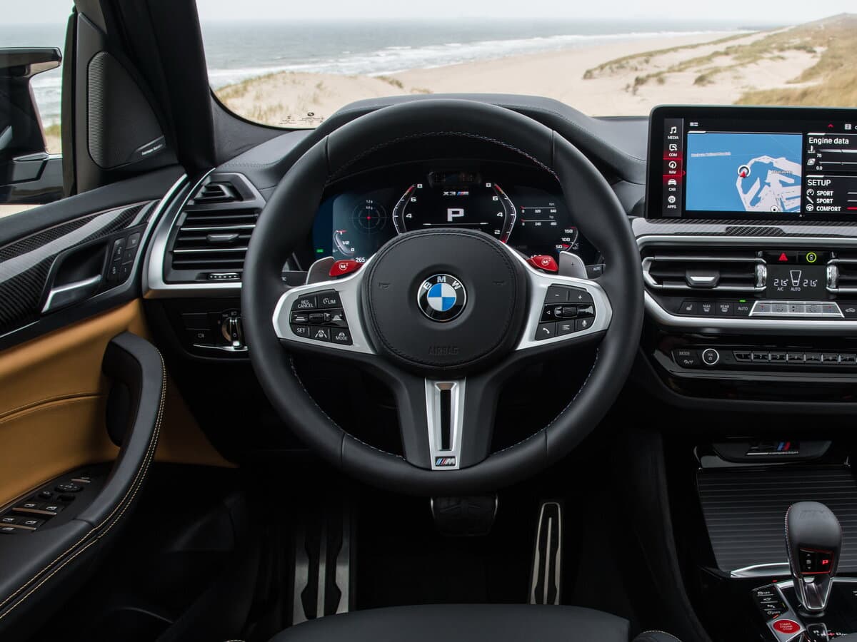 BMW X3 M I (F97) Restayling — Sükan