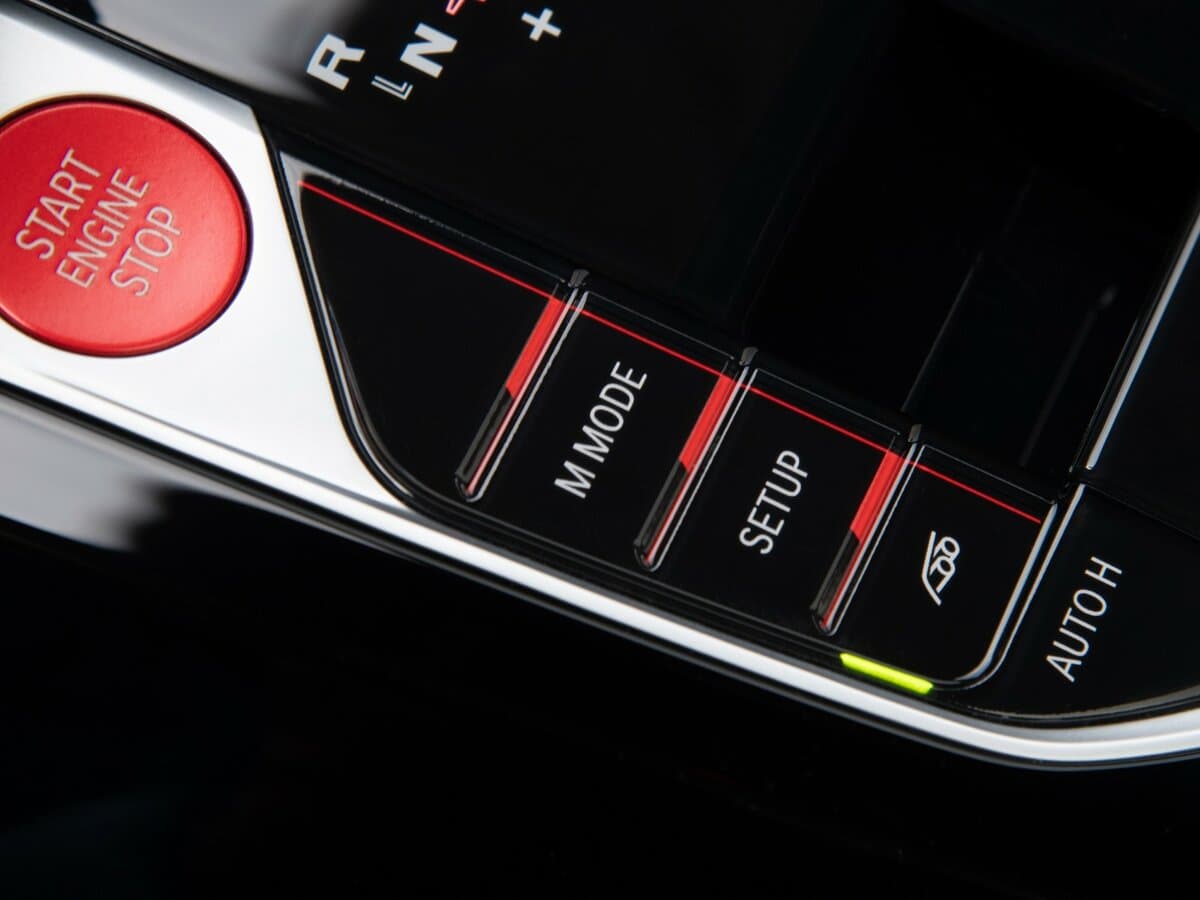 BMW X4 M I (F98) Restayling — Salon, arxadan