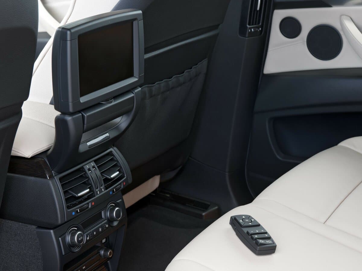 BMW X5 II (E70) Restayling — Salon, arxadan