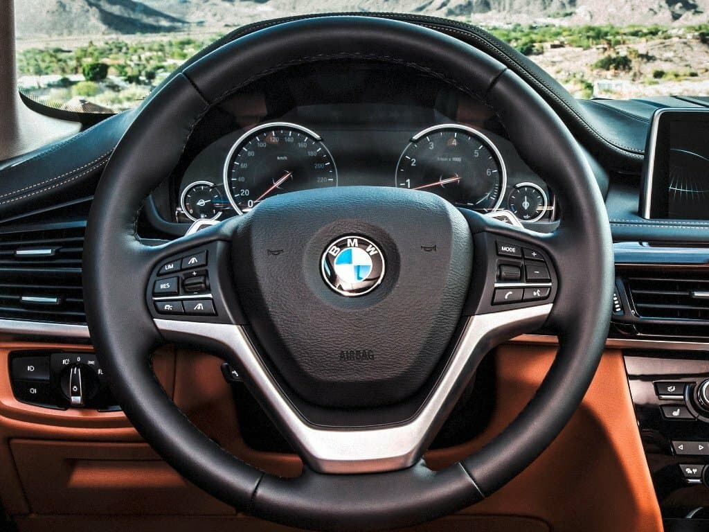 BMW X6 II (F16) — Sükan