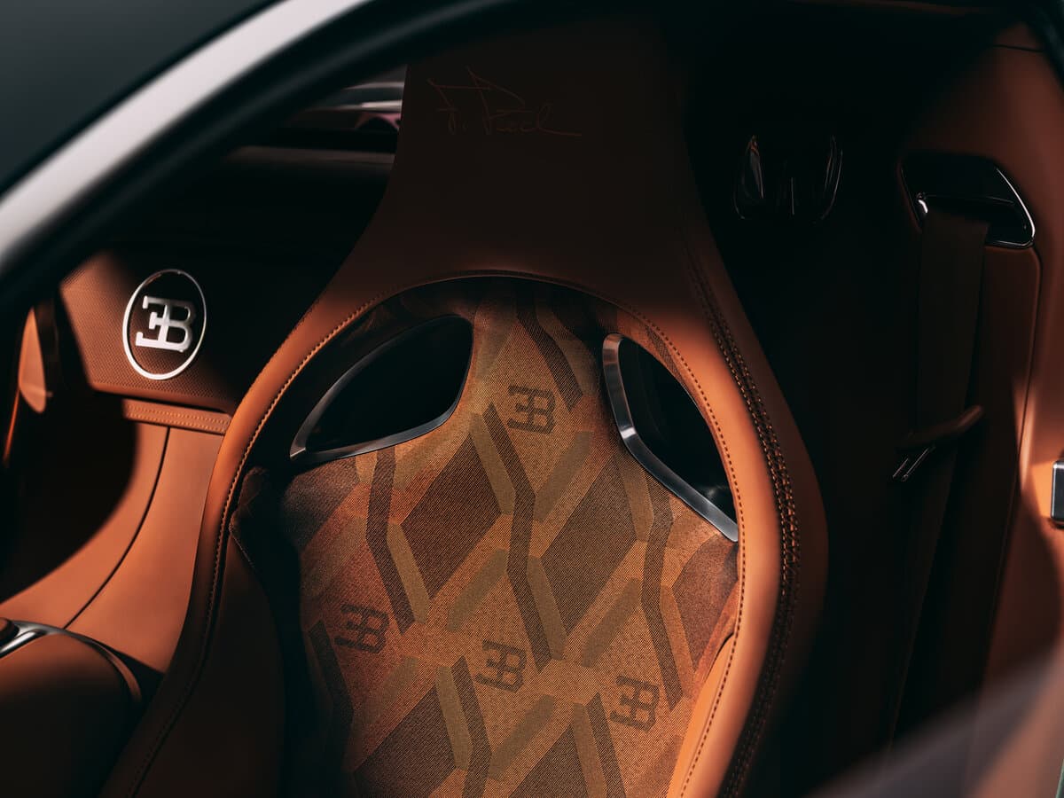 Bugatti F.K.P. Hommage 2026 – indiyədək — Salon, arxadan