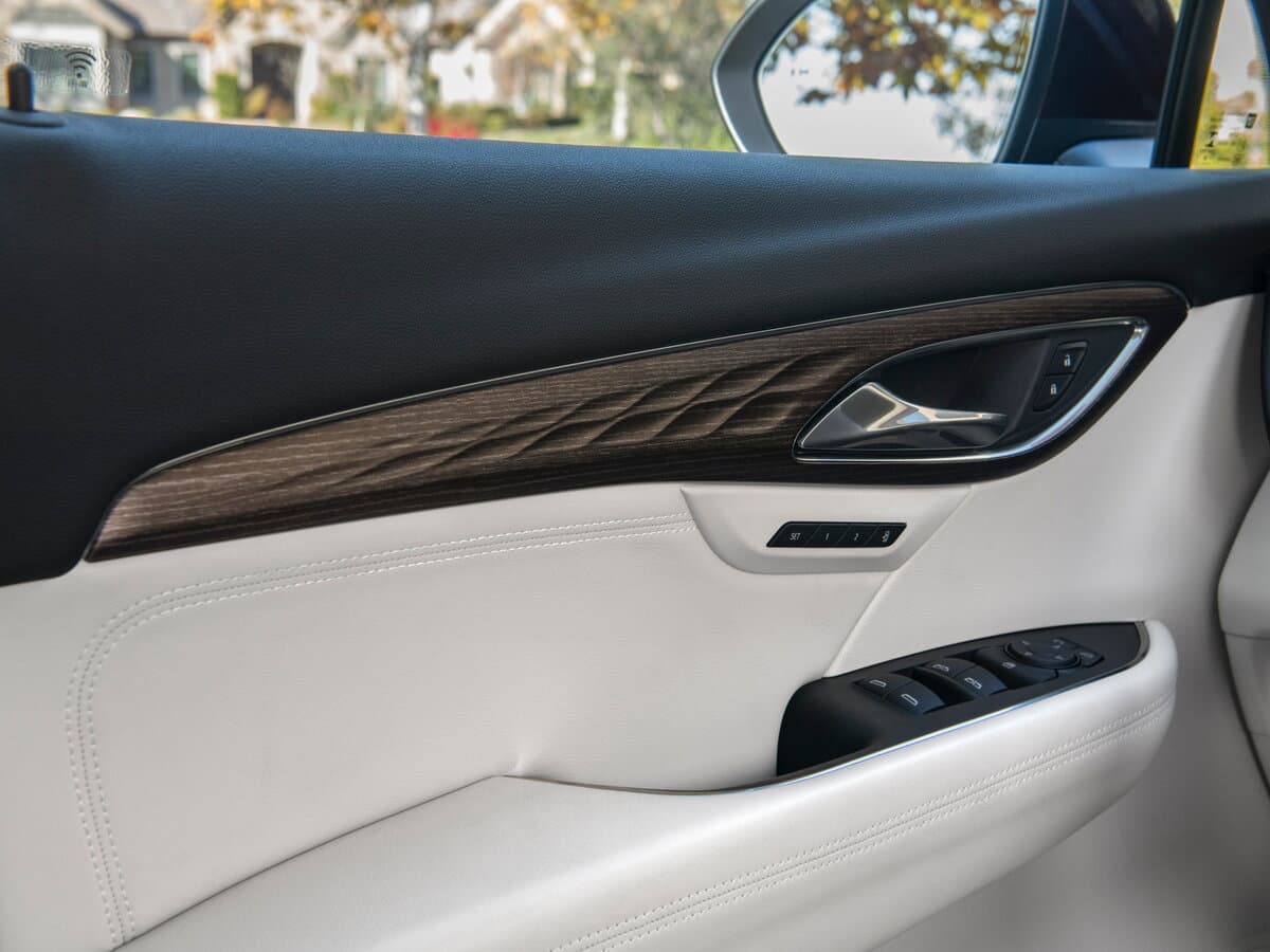 Buick Envision II — Qapı