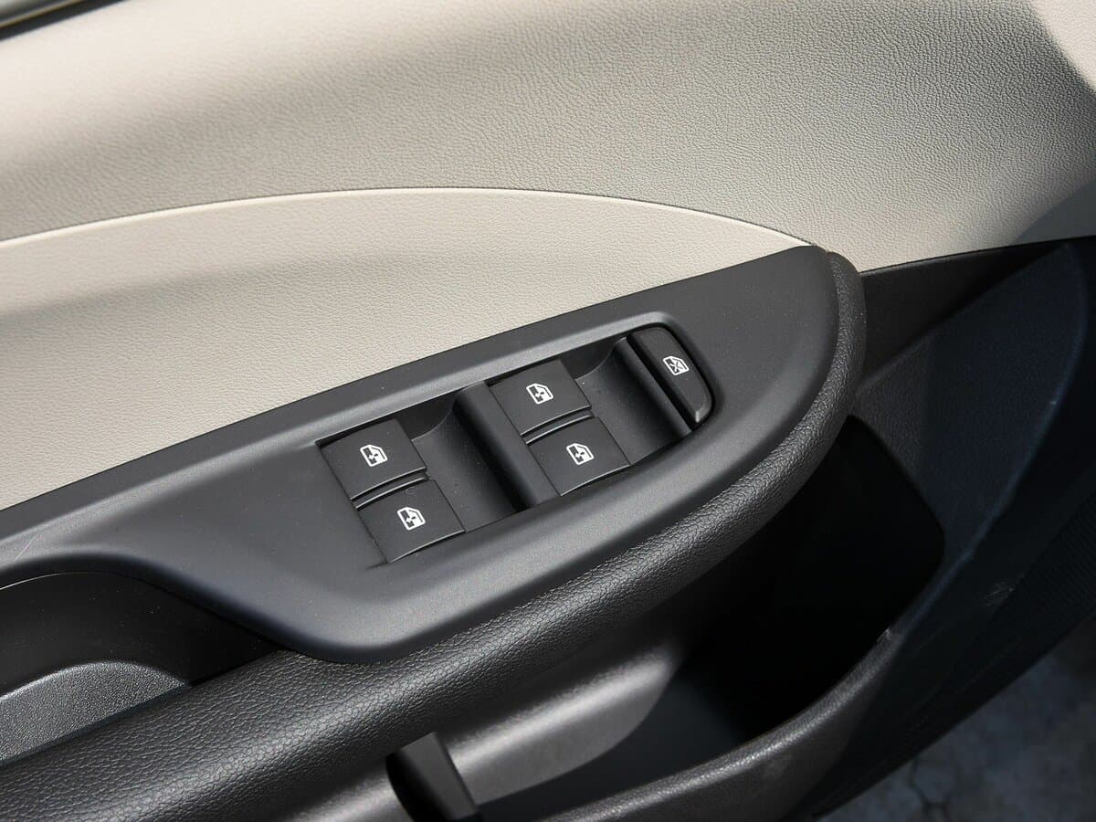 Buick Excelle III Restayling — Qapı