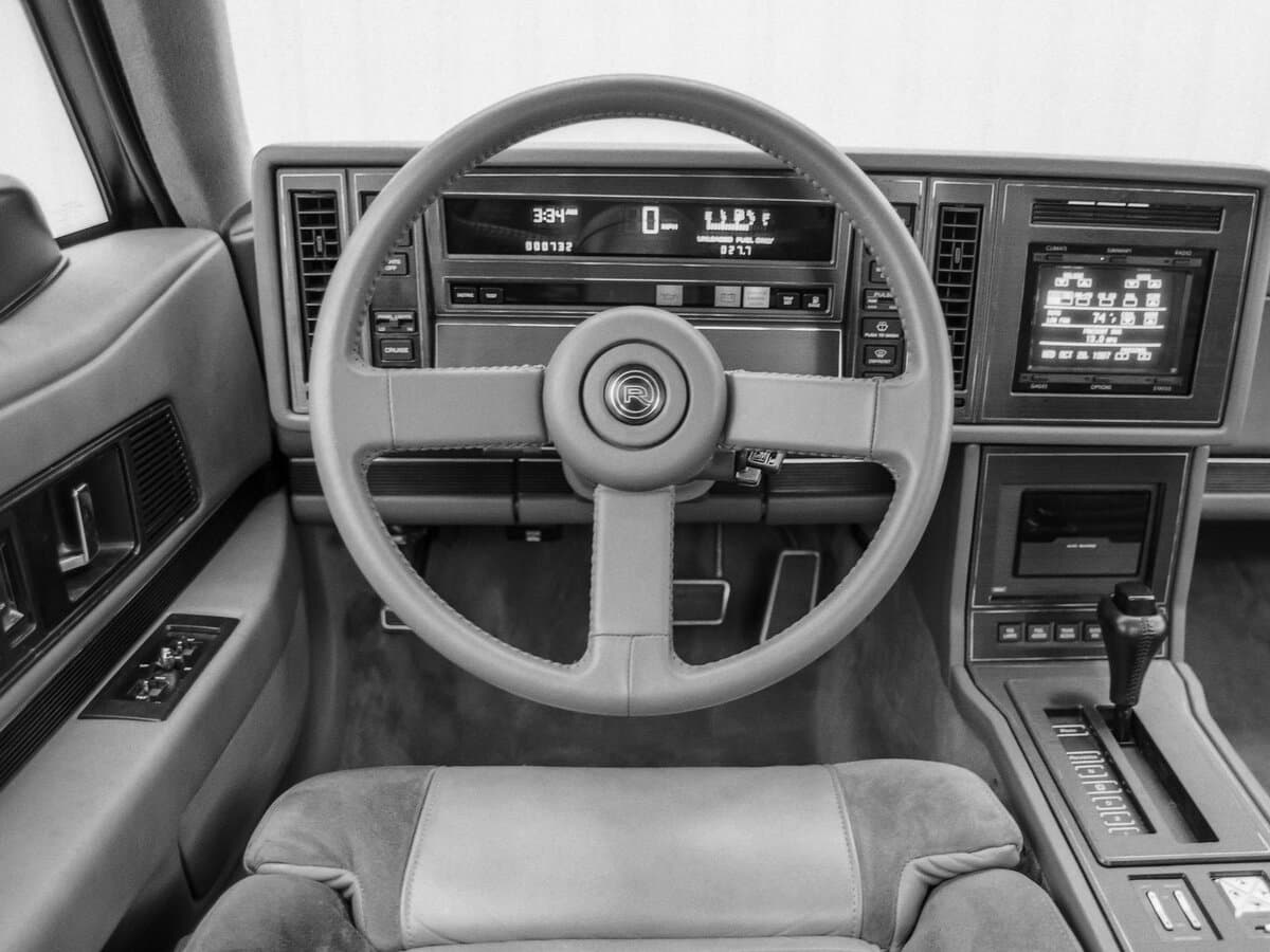 Buick Reatta 1988 – 1991 — Sükan