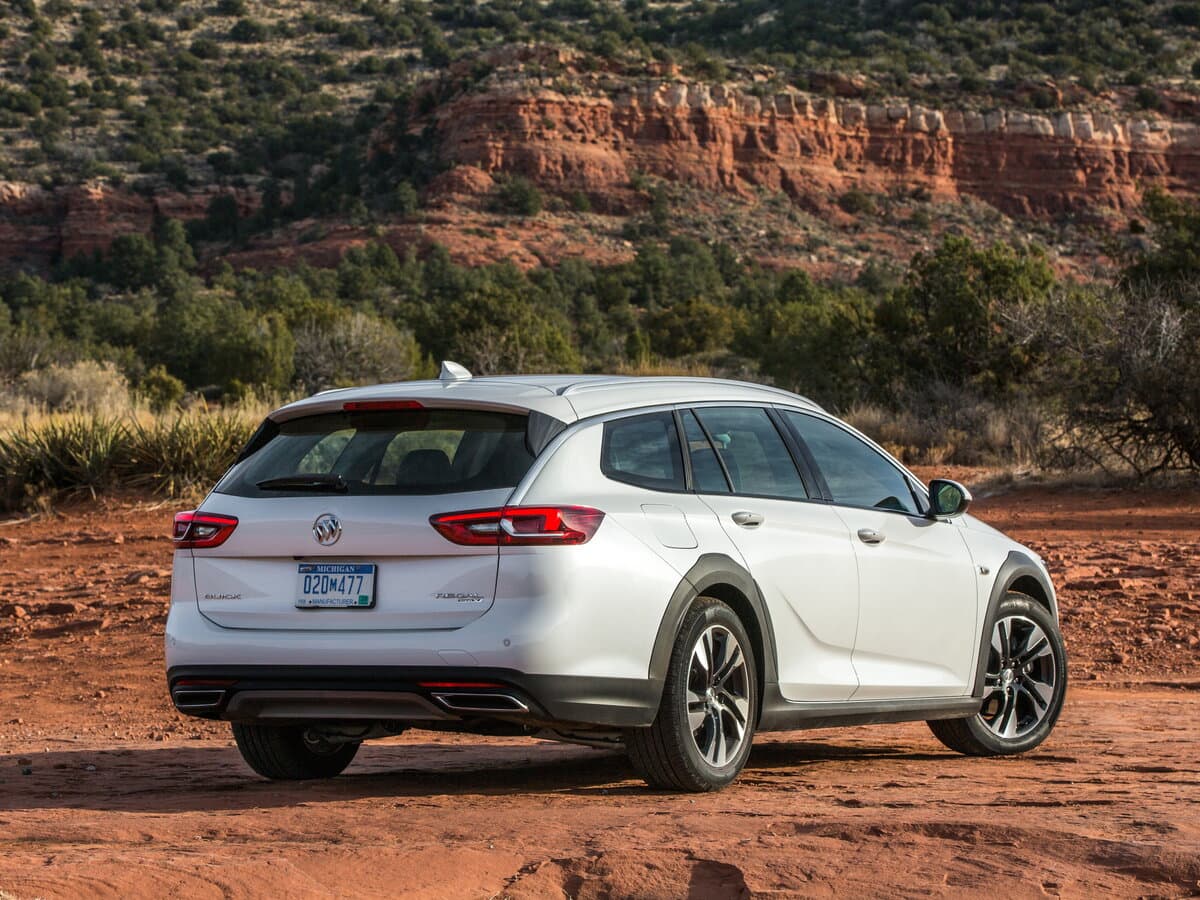 Buick Regal VI — 3/4 arxadan