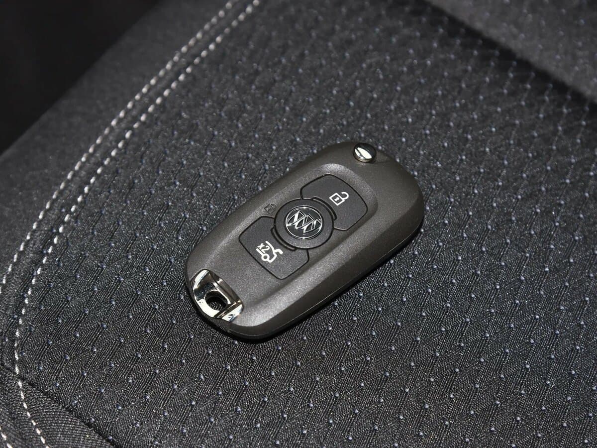 Buick Verano III (Pro) — Salon, arxadan