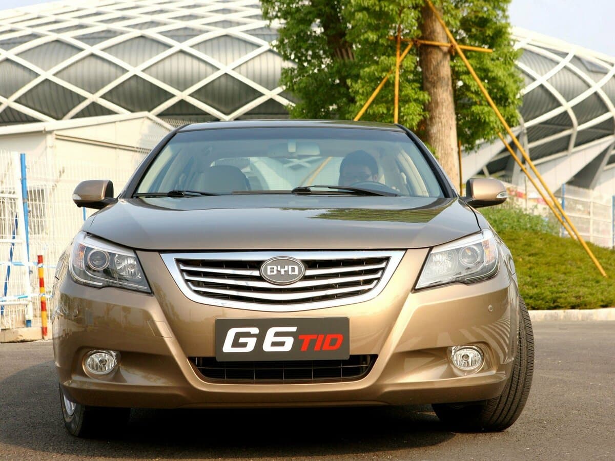 BYD G6 2011 – 2013 — Öndən