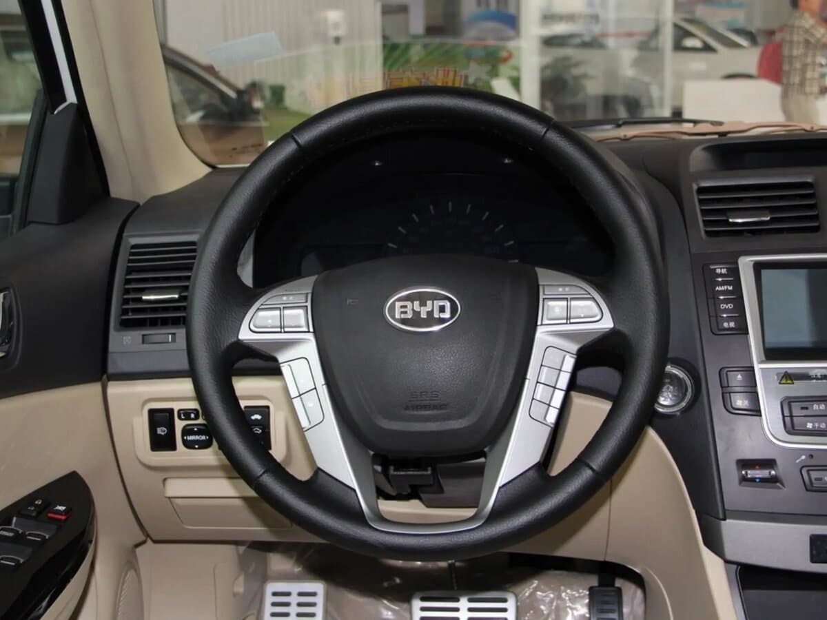 BYD G6 2011 – 2013 — Sükan