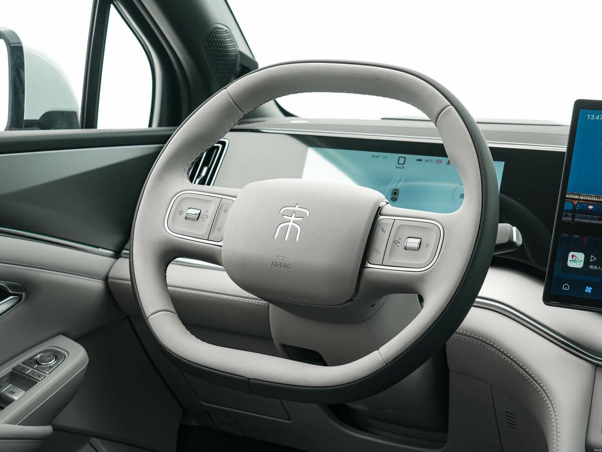 BYD Song Ultra 2026 – indiyədək — Sükan