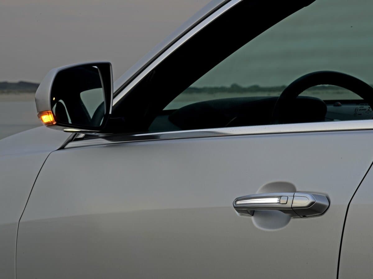 Cadillac ATS I — Yan güzgü