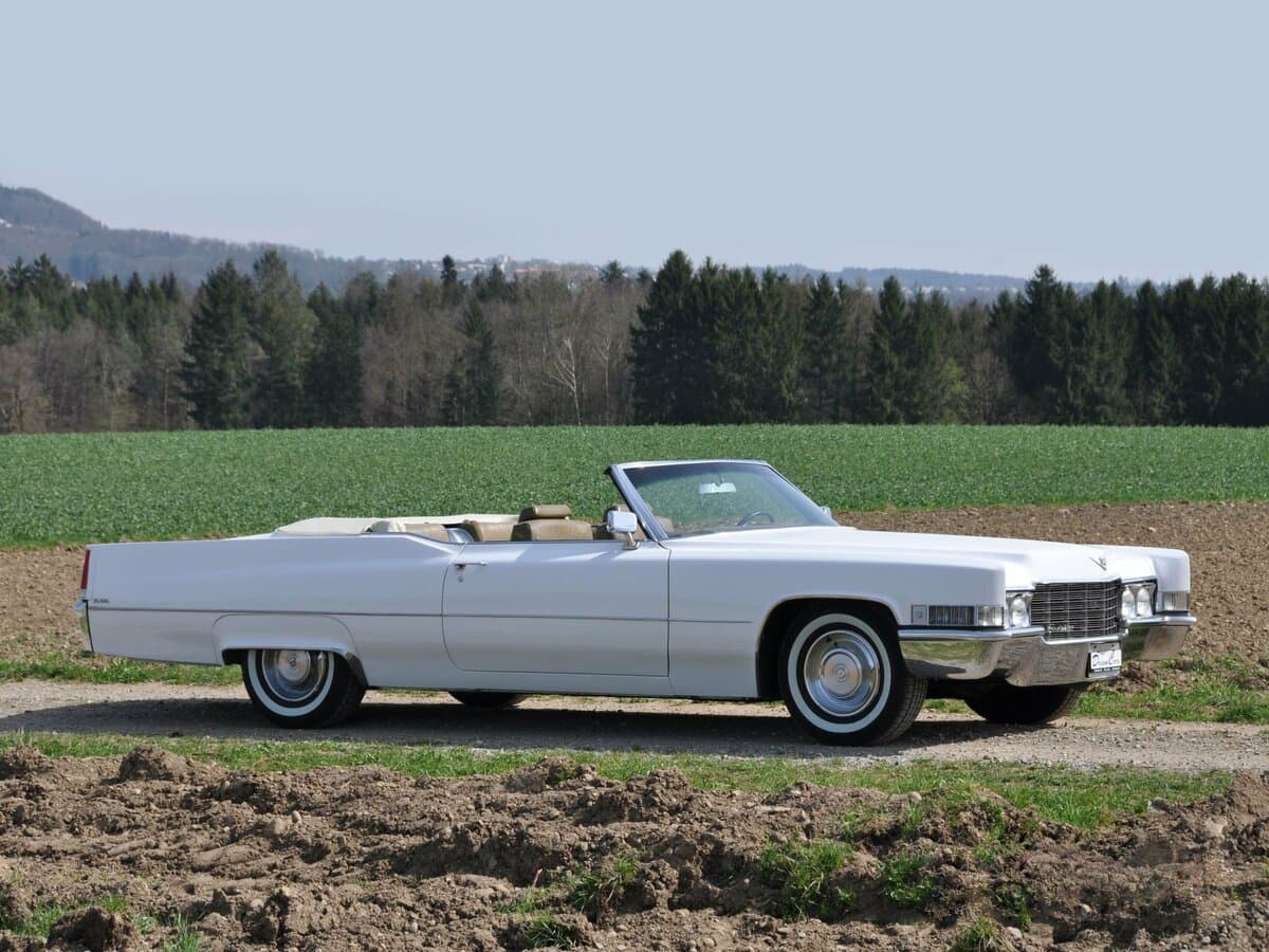 Cadillac DeVille III — Yandan
