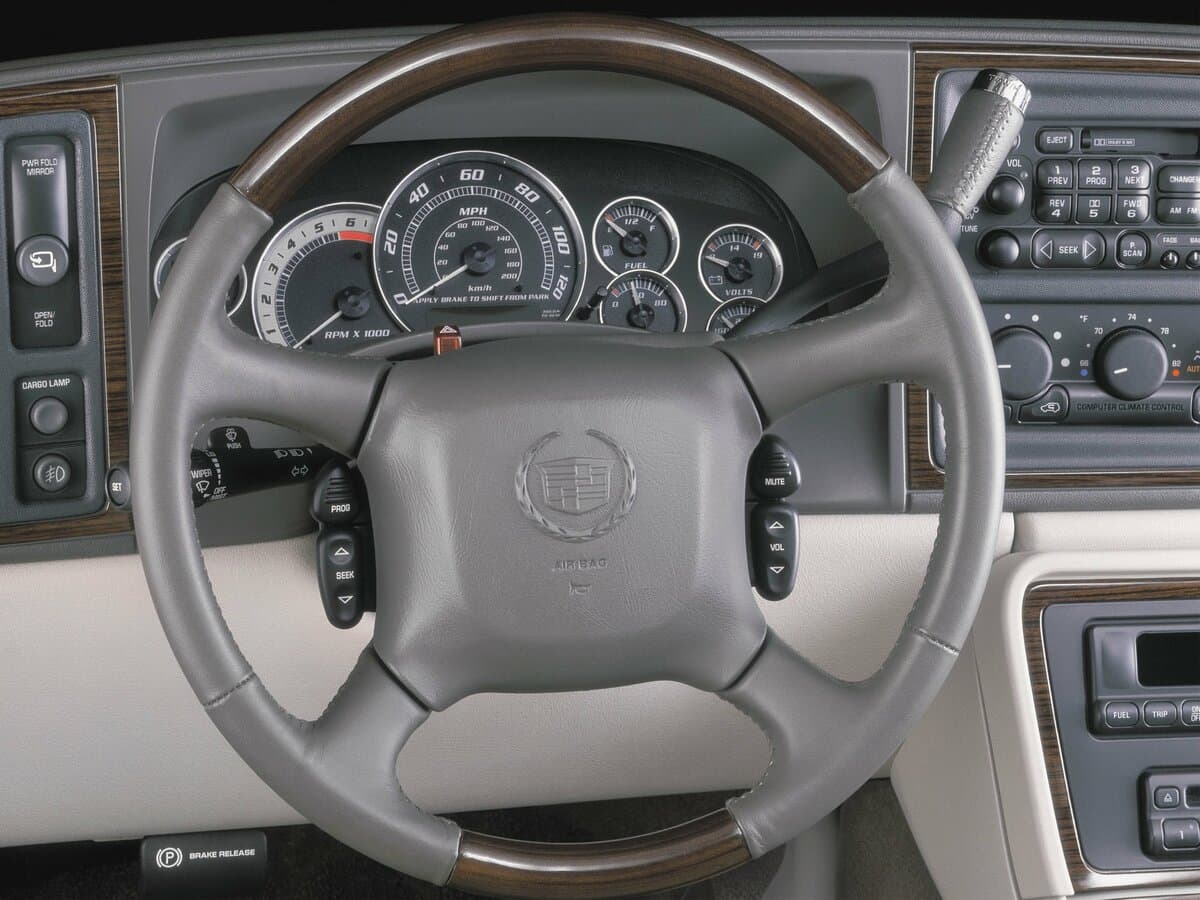 Cadillac Escalade II — Sükan