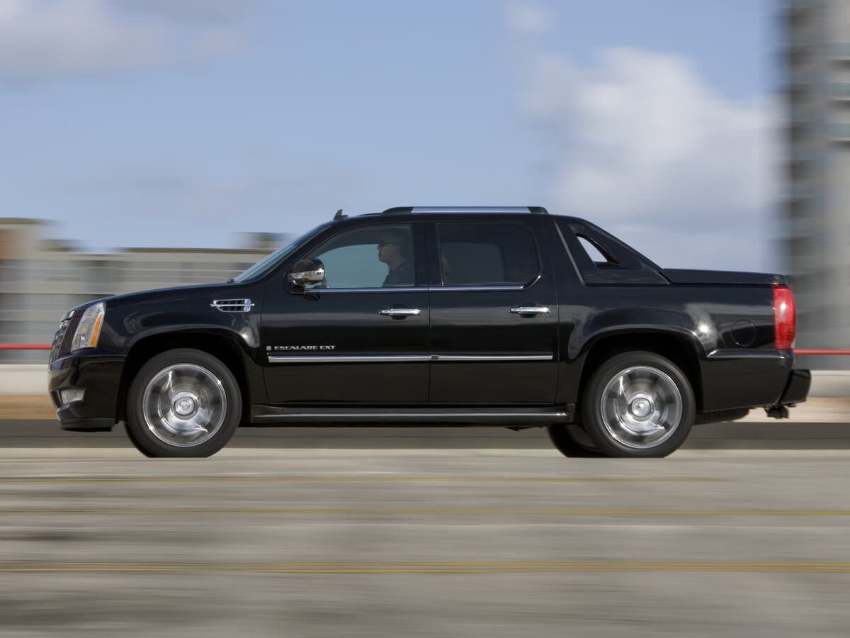 Cadillac Escalade III — Yandan