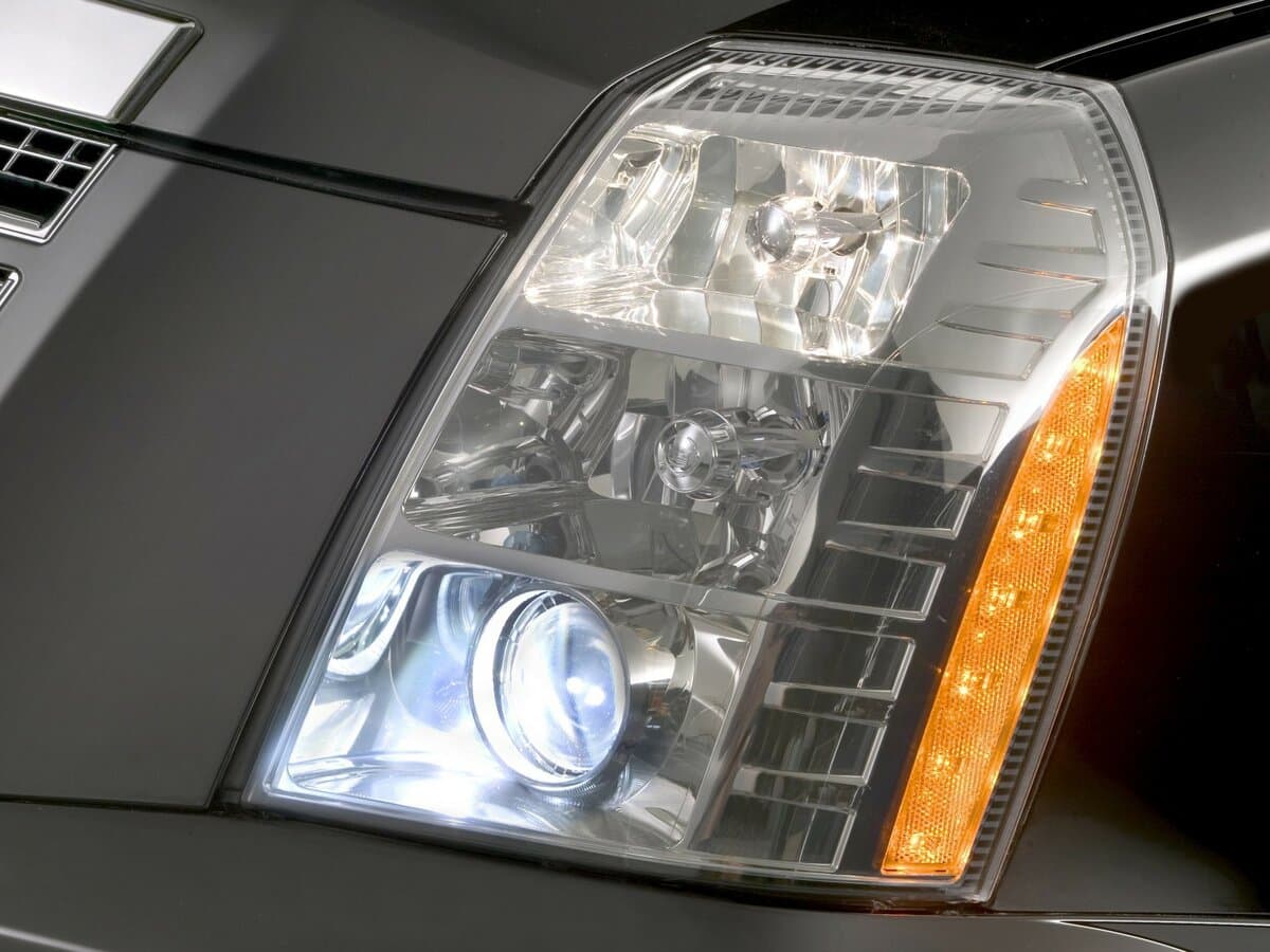 Cadillac Escalade III — Fara