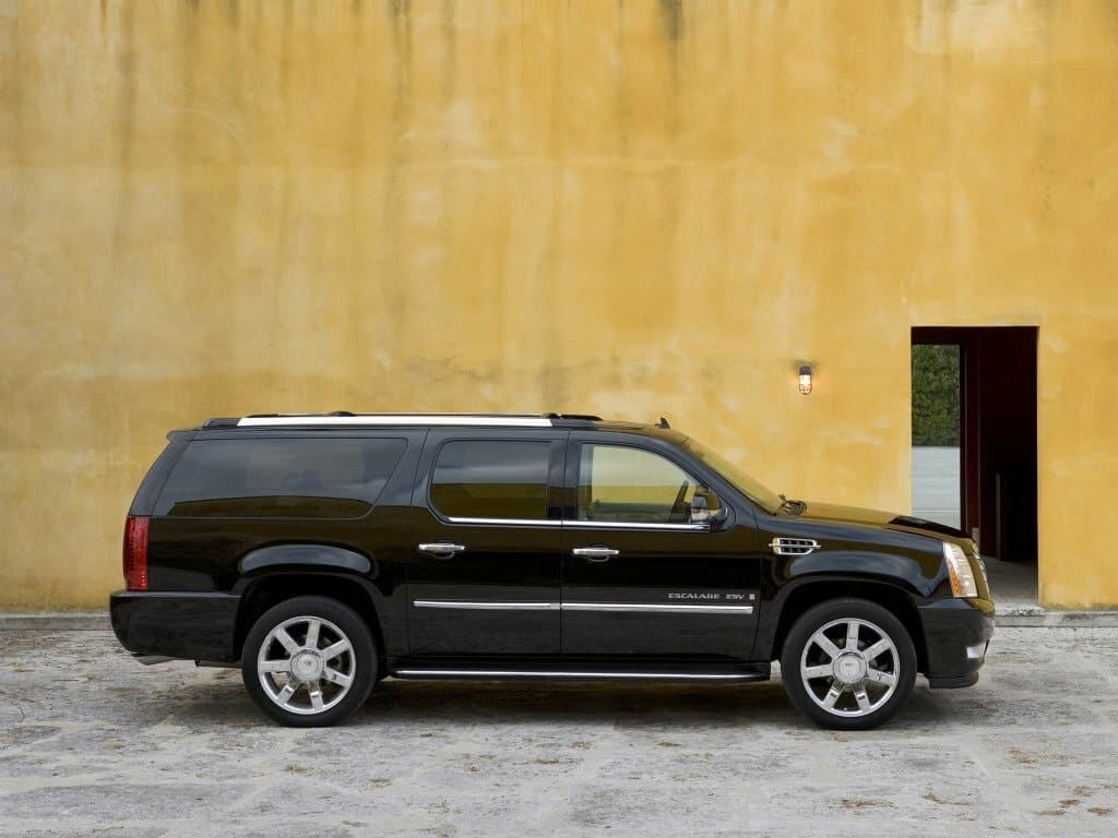 Cadillac Escalade III — Yandan