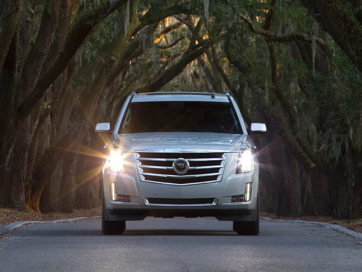 Cadillac Escalade IV — Öndən