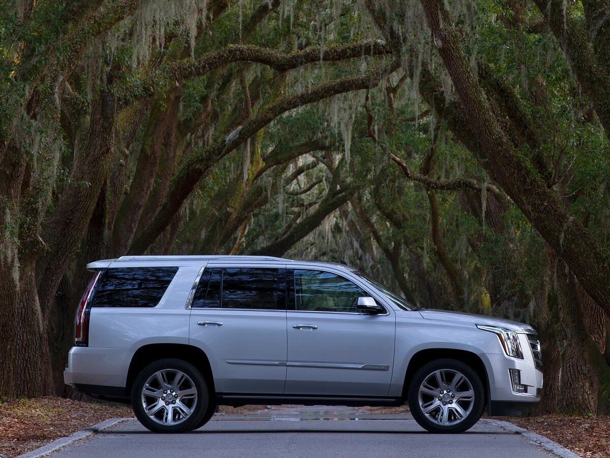 Cadillac Escalade IV — Yandan