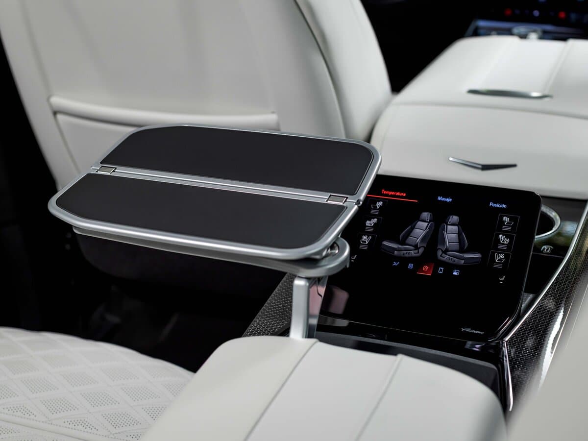 Cadillac Escalade V Restayling — Salon, arxadan