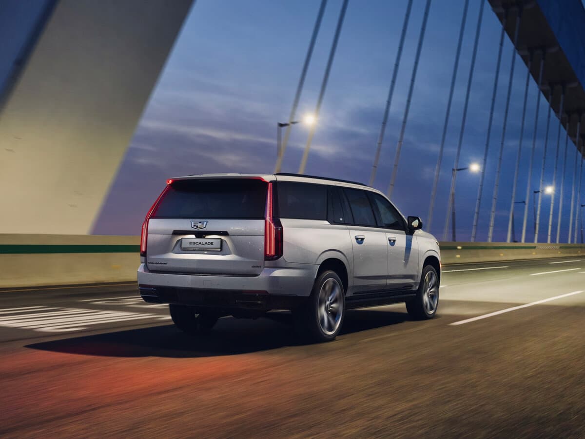 Cadillac Escalade V Restayling — 3/4 arxadan