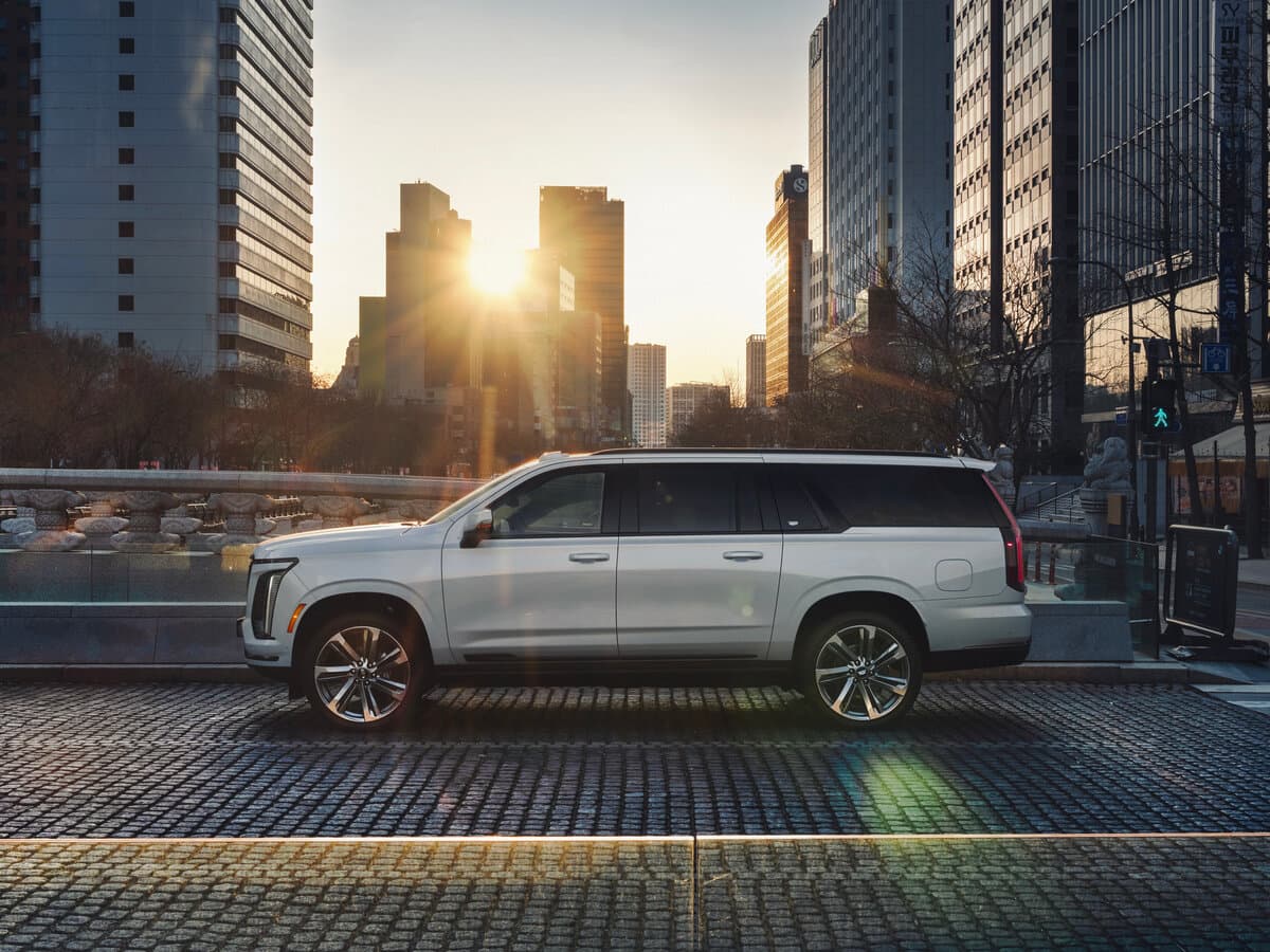 Cadillac Escalade V Restayling — Yandan