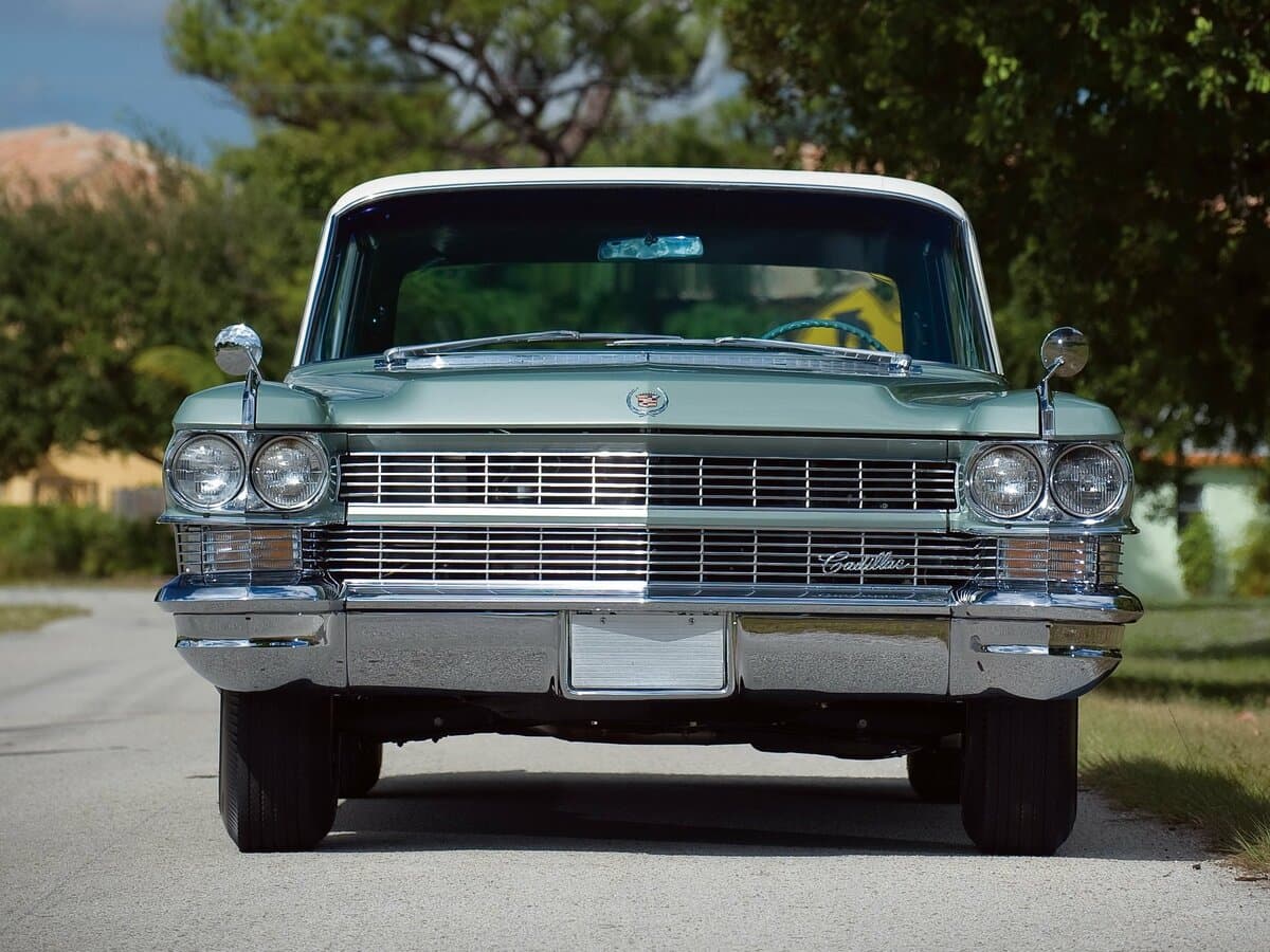 Cadillac Fleetwood 75 Series — Öndən