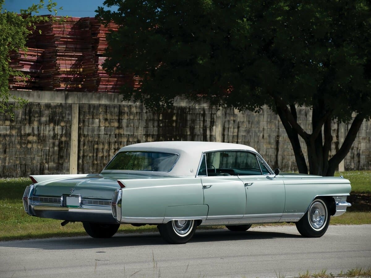 Cadillac Fleetwood 75 Series — 3/4 arxadan