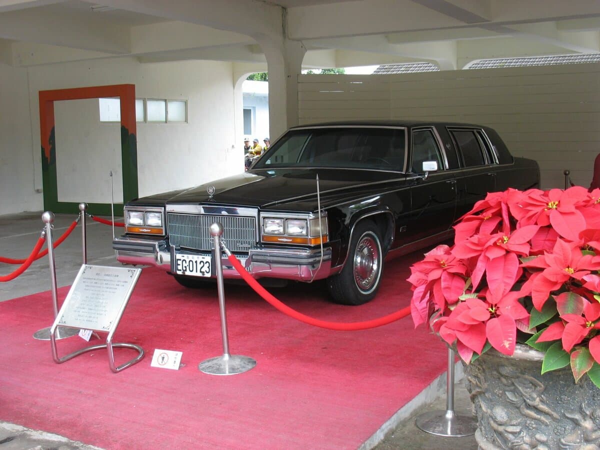 Cadillac Fleetwood Limousine — Əsas şəkil