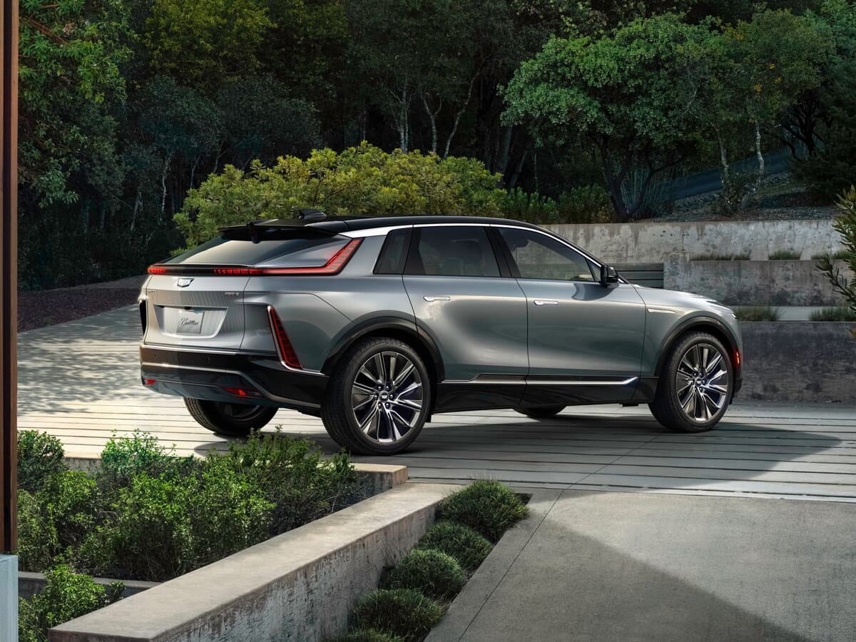 Cadillac Lyriq 2022 – indiyədək — 3/4 arxadan