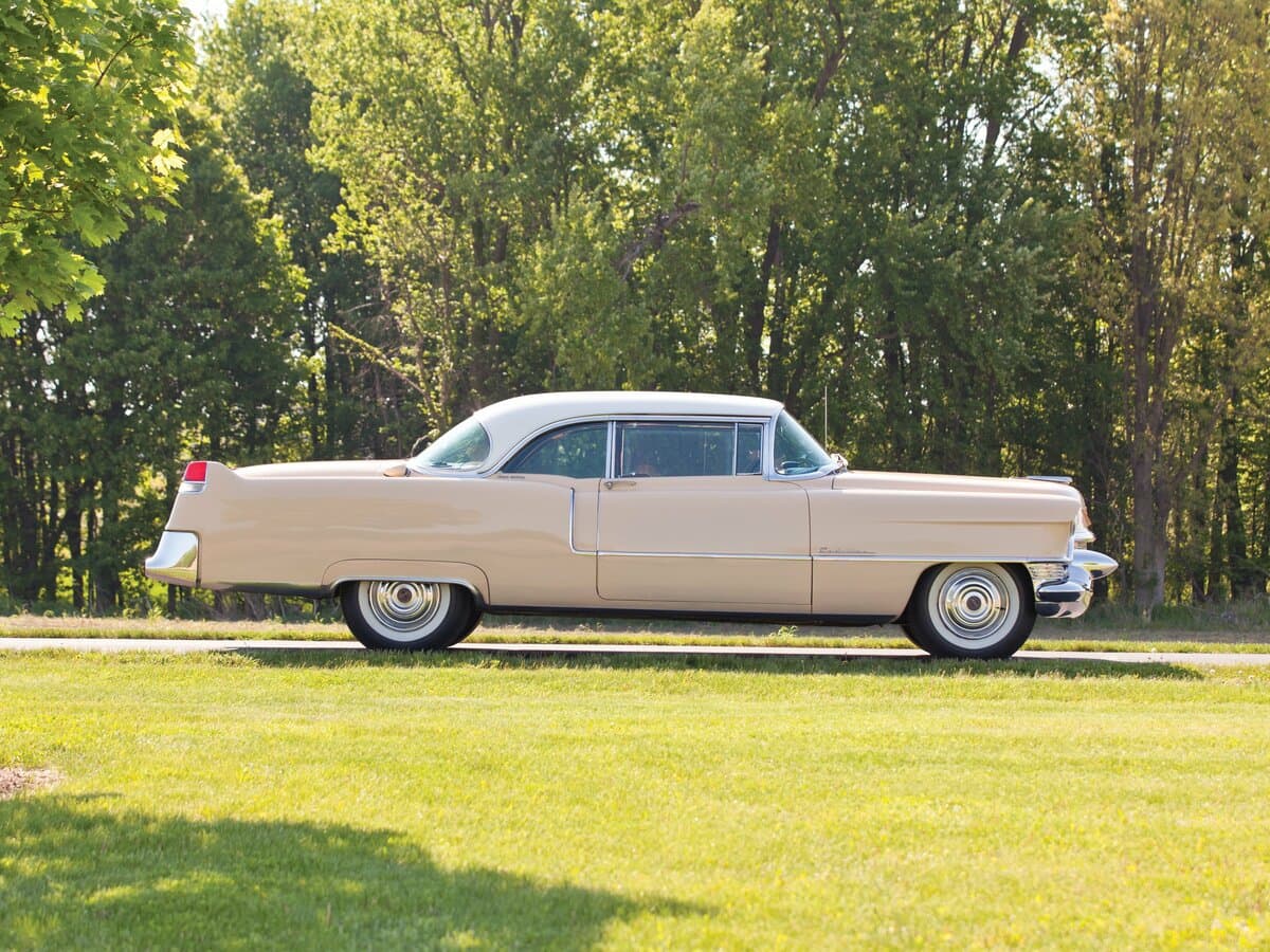 Cadillac Series 62 IV — Yandan
