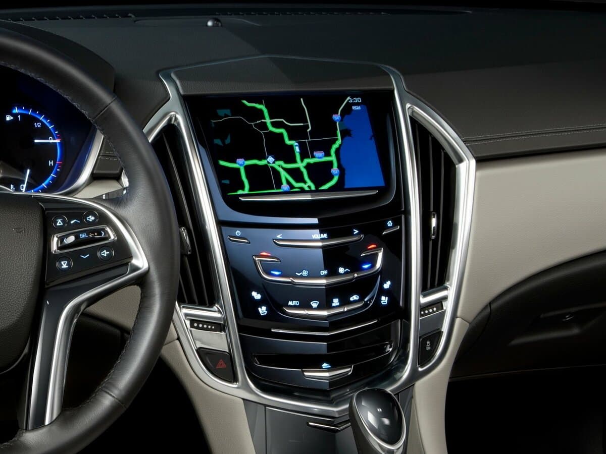 Cadillac SRX II Restayling — Salon, öndən