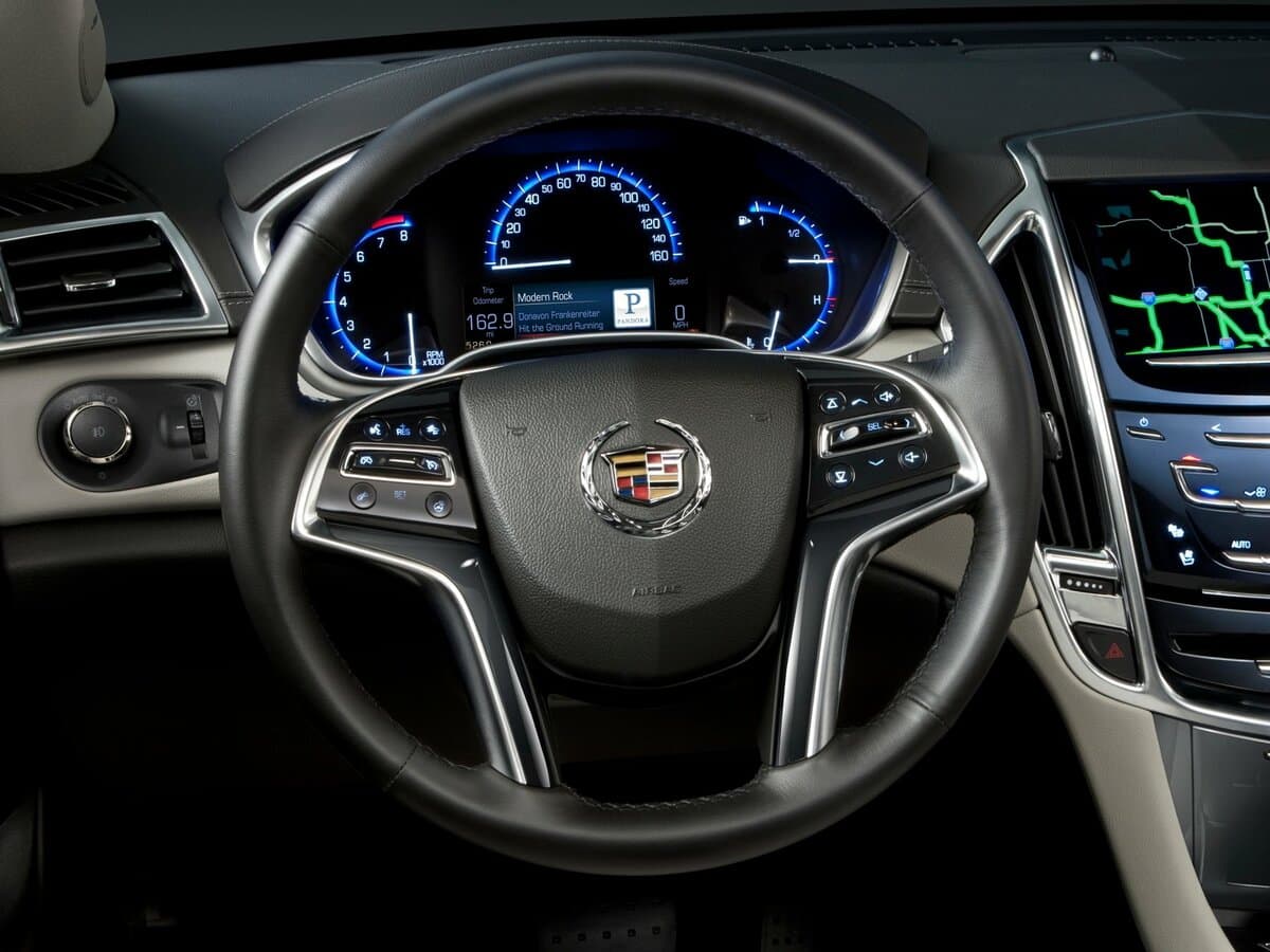Cadillac SRX II Restayling — Sükan