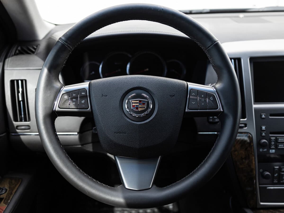 Cadillac STS-V I Restayling — Sükan