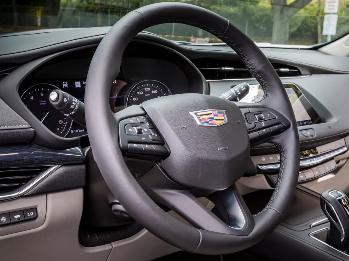 Cadillac XT4 I — Sükan