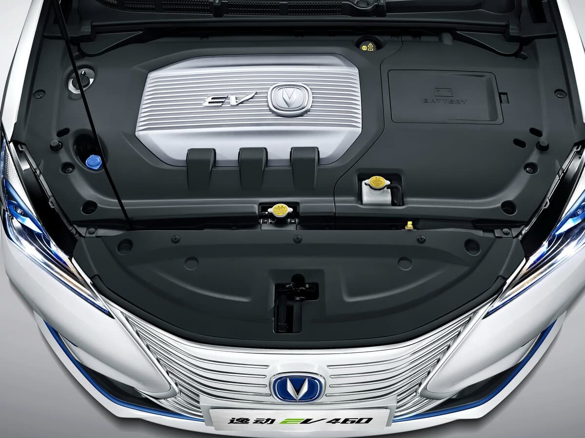 Changan Eado II — Salon, öndən