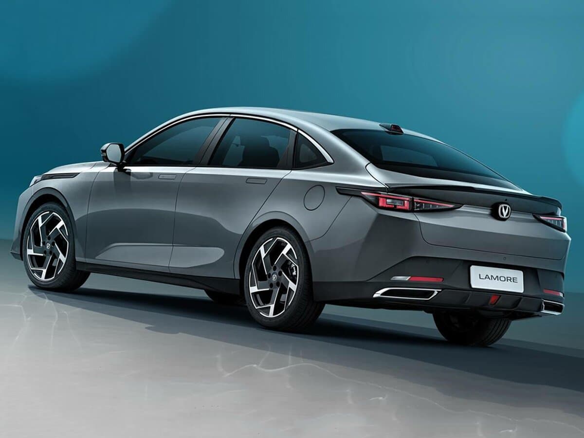 Changan Lamore 2023 – indiyədək — 3/4 arxadan