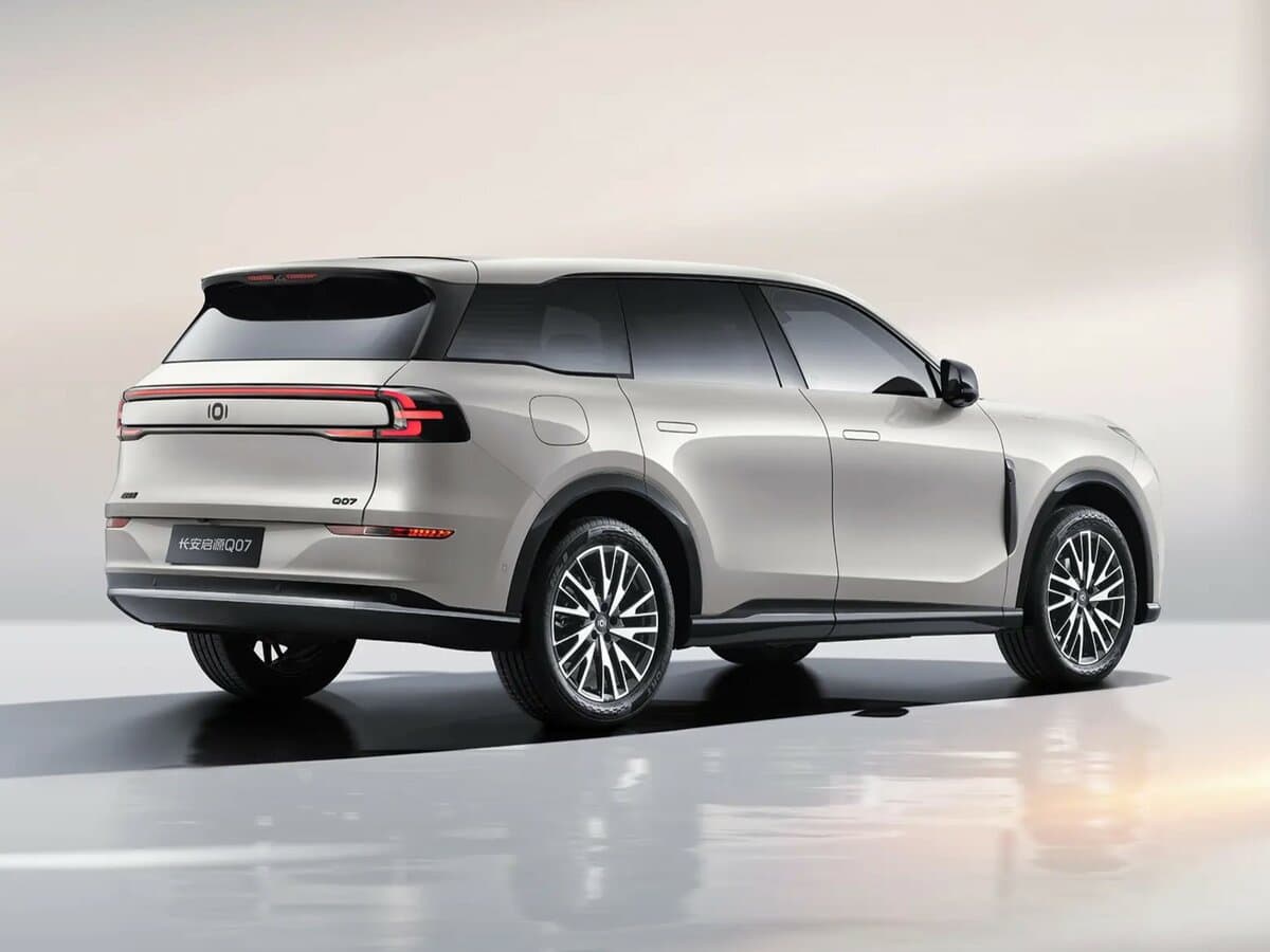 Changan Qiyuan Q07 2025 – indiyədək — 3/4 arxadan
