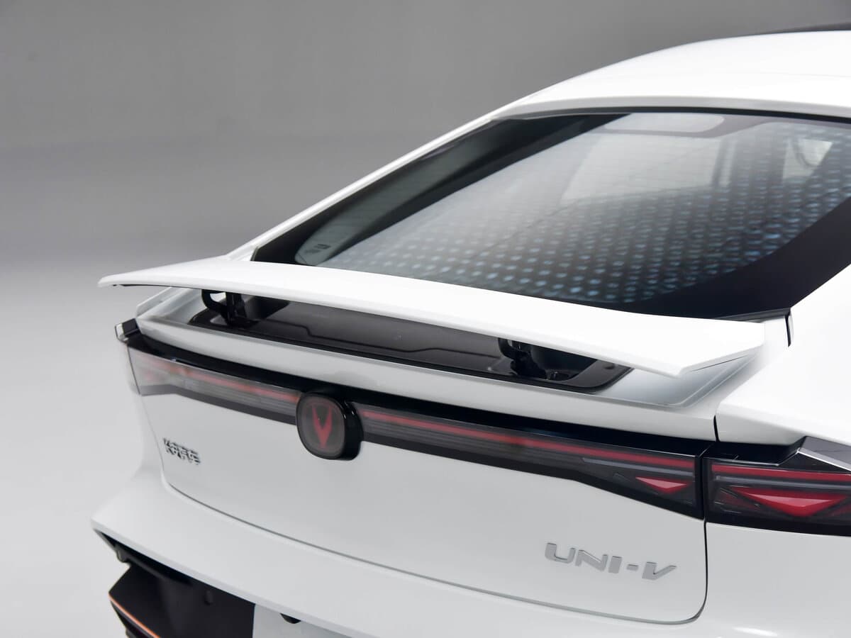 Changan UNI-V I Restayling 2 — Salon, arxadan