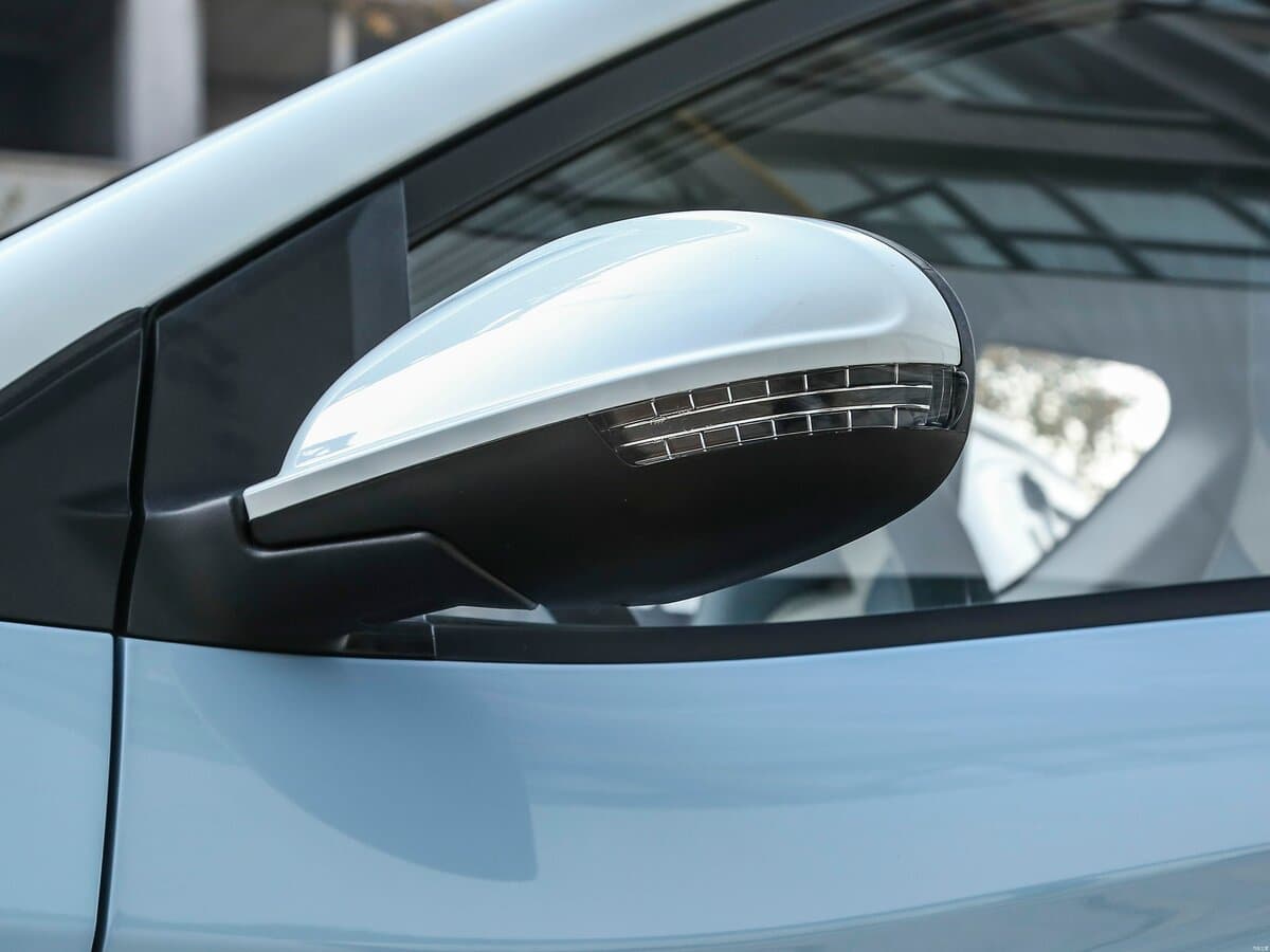 Chery eQ1 I — Yan güzgü