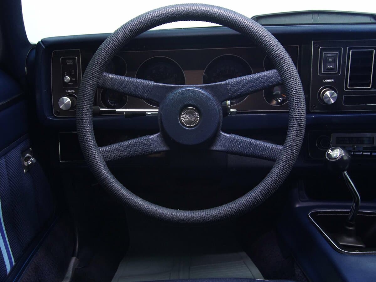 Chevrolet Camaro II — Sükan
