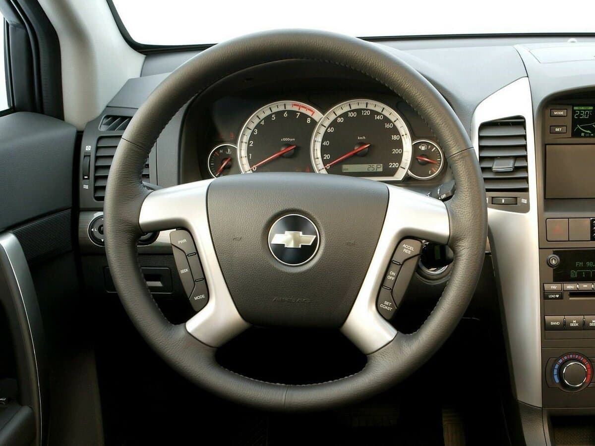 Chevrolet Captiva I — Sükan