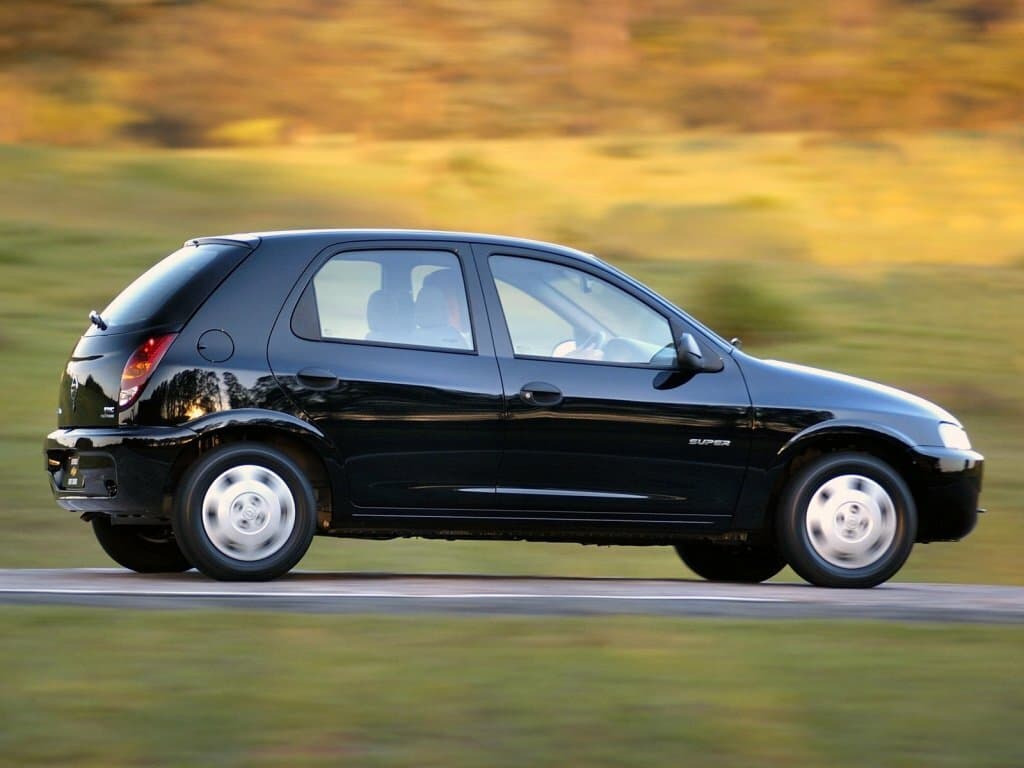 Chevrolet Celta 2000 – 2006 — Yandan