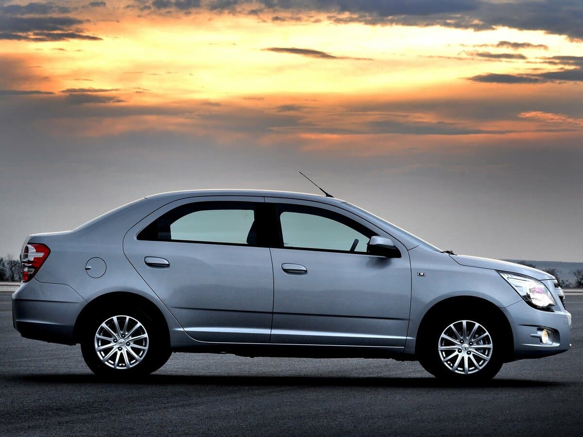 Chevrolet Cobalt II — Yandan