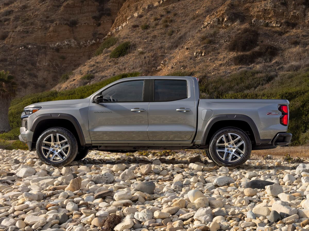 Chevrolet Colorado III — Yandan