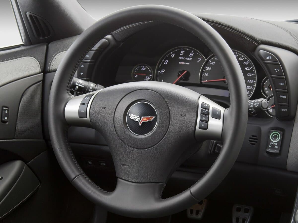 Chevrolet Corvette C6 — Sükan