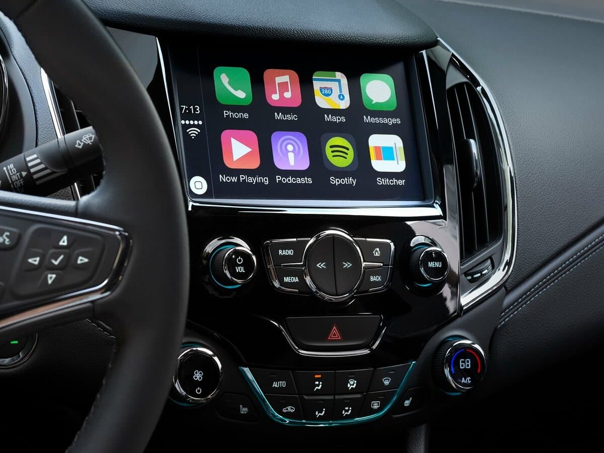 Chevrolet Cruze II — Salon, öndən